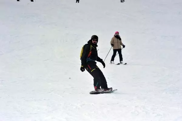 Uludağ'da sömestir tatilinin ilk gününde pistler doldu, taştı Uludağ'da sömestir tatilinin ilk gününde pistler doldu, taştı