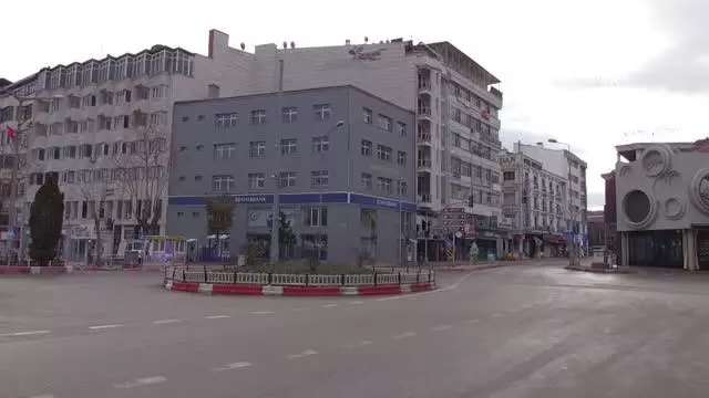 ŞANLIURFA - Viranşehir'de cadde ve sokaklarda sessizlik hakim ŞANLIURFA - Viranşehir'de cadde ve sokaklarda sessizlik hakim