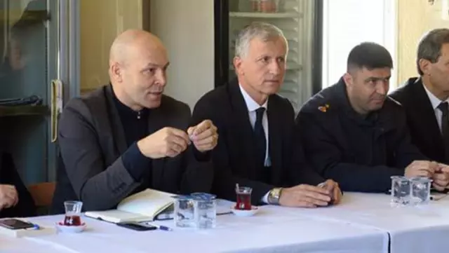 AK Partili kadın meclis üyesine hakaret eden belediye başkanı yardımcısı, görevden uzaklaştırıldı AK Partili kadın meclis üyesine hakaret eden belediye başkanı yardımcısı, görevden uzaklaştırıldı