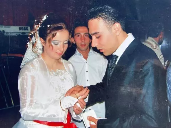 Anne ve babası gözleri önünde öldürülen çocuk, hala yaşadıklarını sanıyormuş Anne ve babası gözleri önünde öldürülen çocuk, hala yaşadıklarını sanıyormuş
