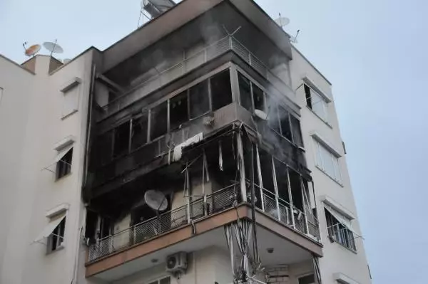 Apartman dairesinde çıkan yangın korkuttu; 2 kişi dumandan etkilendi Apartman dairesinde çıkan yangın korkuttu; 2 kişi dumandan etkilendi