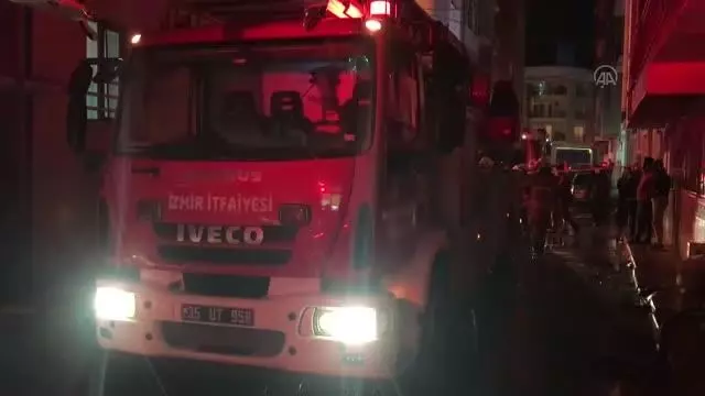 Son dakika haberi... İzmir'de apartmanda çıkan yangında yaralanan 2 kişiden biri öldü Son dakika haberi... İzmir'de apartmanda çıkan yangında yaralanan 2 kişiden biri öldü