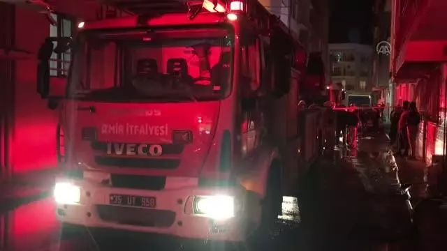 Son dakika haberi... İzmir'de apartmanda çıkan yangında yaralanan 2 kişiden biri öldü Son dakika haberi... İzmir'de apartmanda çıkan yangında yaralanan 2 kişiden biri öldü