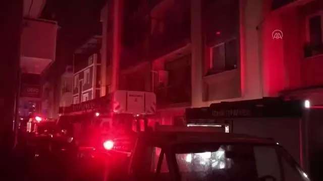 Son dakika haberi... İzmir'de apartmanda çıkan yangında yaralanan 2 kişiden biri öldü Son dakika haberi... İzmir'de apartmanda çıkan yangında yaralanan 2 kişiden biri öldü