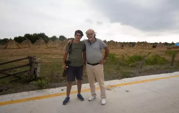 Baba-oğul doğayı fotoğraflıyor Baba-oğul doğayı fotoğraflıyor