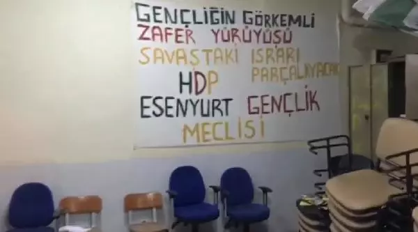 Bakan Soylu, HDP ilçe binasında PKK elebaşı Öcalan'ın posterlerini gösteren video paylaştı Bakan Soylu, HDP ilçe binasında PKK elebaşı Öcalan'ın posterlerini gösteren video paylaştı