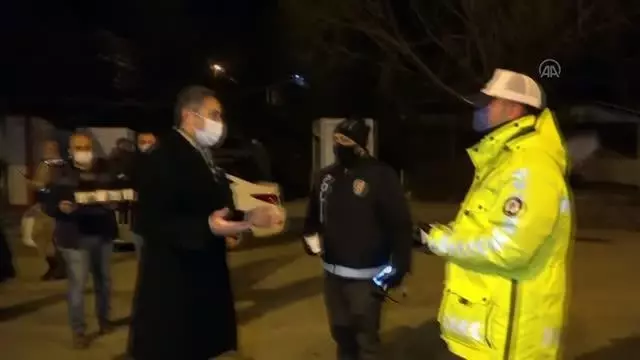 Başkan Eroğlu'dan güvenlik güçlerine kestane ve pasta ikramı Başkan Eroğlu'dan güvenlik güçlerine kestane ve pasta ikramı
