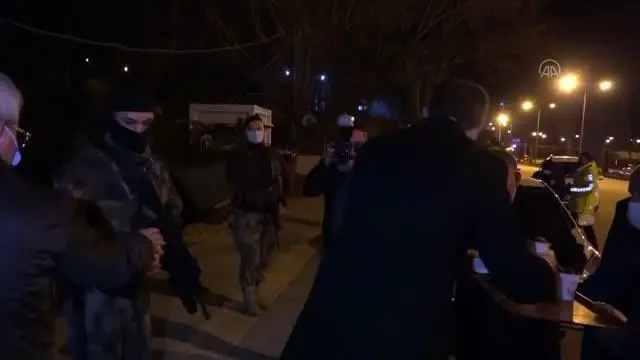 Başkan Eroğlu'dan güvenlik güçlerine kestane ve pasta ikramı Başkan Eroğlu'dan güvenlik güçlerine kestane ve pasta ikramı