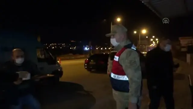 Başkan Eroğlu'dan güvenlik güçlerine kestane ve pasta ikramı Başkan Eroğlu'dan güvenlik güçlerine kestane ve pasta ikramı