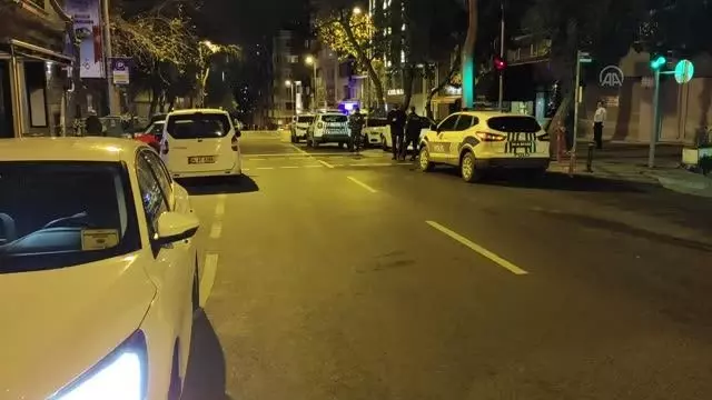 Beşiktaş'ta bıçaklı saldırı: 3 yaralı Beşiktaş'ta bıçaklı saldırı: 3 yaralı