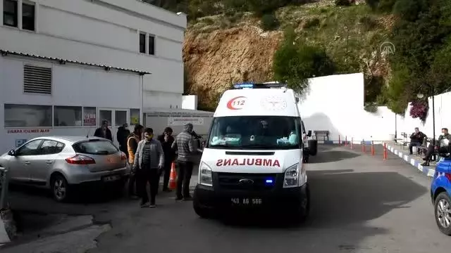 Bodrum'da inşaat işçileri arasındaki kavgada 3 kişi yaralandı Bodrum'da inşaat işçileri arasındaki kavgada 3 kişi yaralandı