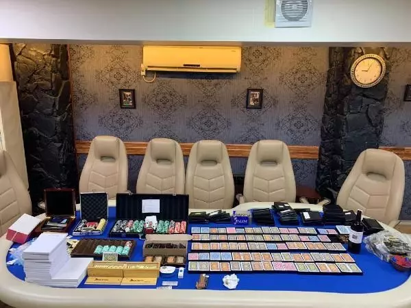 Büyükçekmece'de kumar ve uyuşturucu baskını Büyükçekmece'de kumar ve uyuşturucu baskını