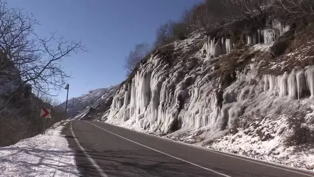 Buz tutan 'Ağlayan Kayalar' eşsiz güzellikteki Pülümür Vadisi'nin incisi oldu Buz tutan 'Ağlayan Kayalar' eşsiz güzellikteki Pülümür Vadisi'nin incisi oldu