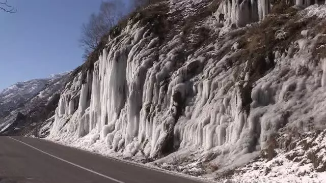 Buz tutan 'Ağlayan Kayalar' eşsiz güzellikteki Pülümür Vadisi'nin incisi oldu Buz tutan 'Ağlayan Kayalar' eşsiz güzellikteki Pülümür Vadisi'nin incisi oldu