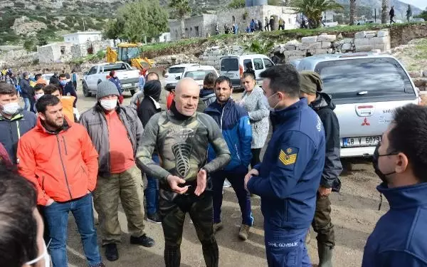 Balıkçı teknesi alabora oldu: 4 balıkçı kurtuldu, 1 kişi kayıp Balıkçı teknesi alabora oldu: 4 balıkçı kurtuldu, 1 kişi kayıp