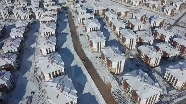 Depremzedeler için yapılan konutlar drone ile görüntülendi (1) Depremzedeler için yapılan konutlar drone ile görüntülendi (1)