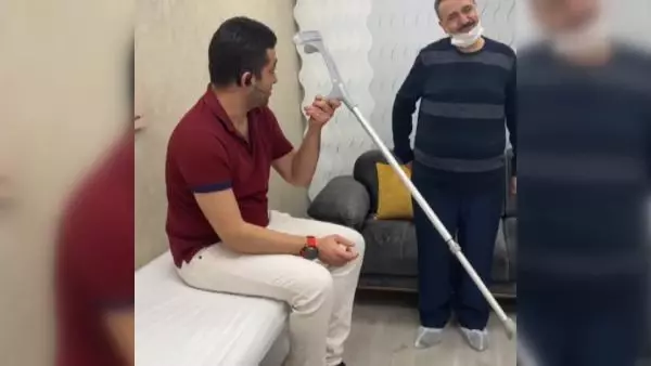 Son dakika! Doktor kamera karşısına geçti, pandemide yüzleri güldürdü Son dakika! Doktor kamera karşısına geçti, pandemide yüzleri güldürdü