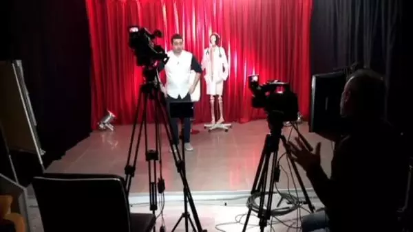 Son dakika! Doktor kamera karşısına geçti, pandemide yüzleri güldürdü Son dakika! Doktor kamera karşısına geçti, pandemide yüzleri güldürdü