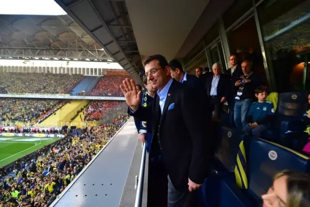 Ekrem İmamoğlu Fenerbahçe'nin kampanyasına da destekte bulundu Ekrem İmamoğlu Fenerbahçe'nin kampanyasına da destekte bulundu