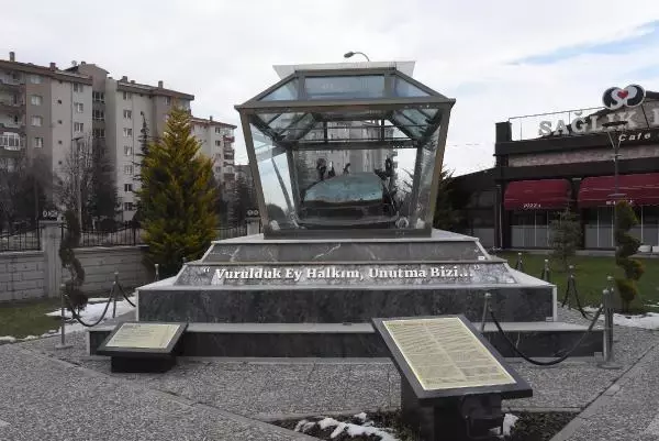 Eskişehir'de Uğur Mumcu'nun otomobili sergileniyor