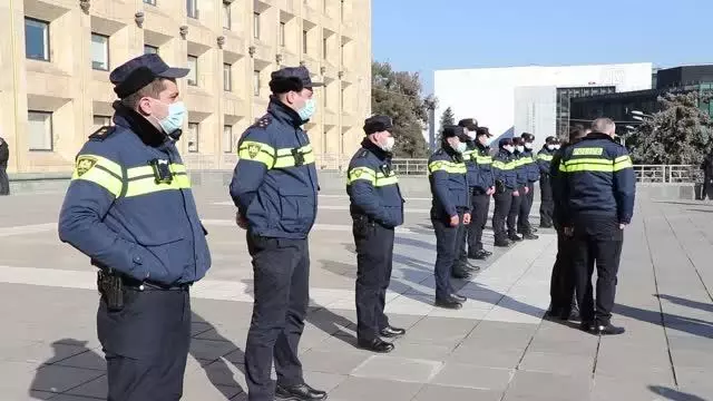 Gürcistan'da Kovid-19 tedbirleri protesto edildi Gürcistan'da Kovid-19 tedbirleri protesto edildi