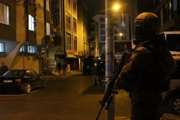 Belediye sosyal medyadan ifşa etti, Esenyurt HDP ilçe binasına gece baskını yapıldı Belediye sosyal medyadan ifşa etti, Esenyurt HDP ilçe binasına gece baskını yapıldı