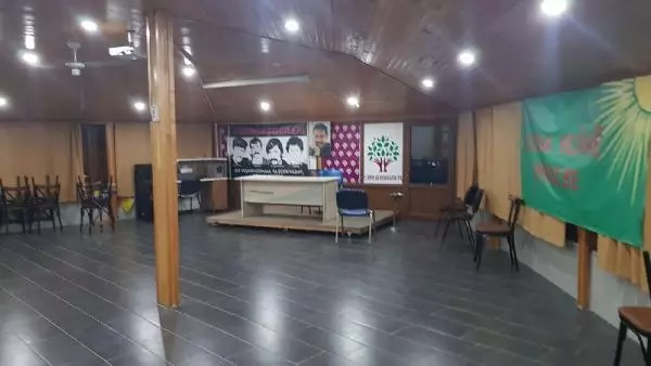 Son dakika haberleri... HDP Esenyurt İlçe Başkanlığı'na 6 saat süren operasyon Son dakika haberleri... HDP Esenyurt İlçe Başkanlığı'na 6 saat süren operasyon