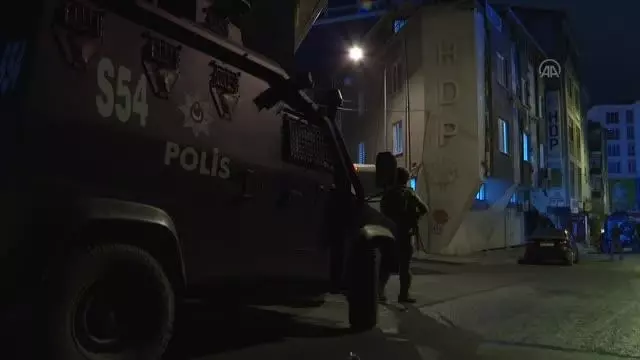 HDP Esenyurt ilçe binasına operasyon HDP Esenyurt ilçe binasına operasyon