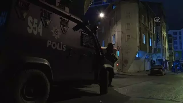 HDP Esenyurt ilçe binasına operasyon HDP Esenyurt ilçe binasına operasyon