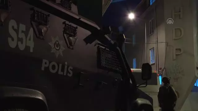 HDP Esenyurt ilçe binasına operasyon HDP Esenyurt ilçe binasına operasyon