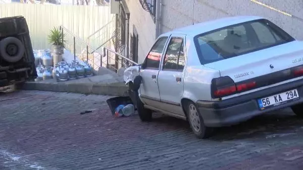 Son dakika... Kağıthane'de kamyonet devrildi: Kaza güvenlik kamerasında Son dakika... Kağıthane'de kamyonet devrildi: Kaza güvenlik kamerasında