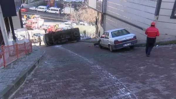 Son dakika... Kağıthane'de kamyonet devrildi: Kaza güvenlik kamerasında Son dakika... Kağıthane'de kamyonet devrildi: Kaza güvenlik kamerasında