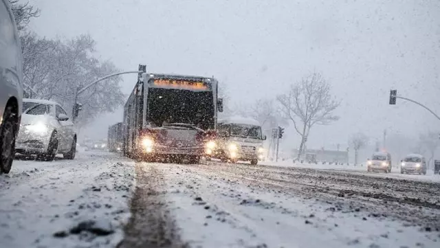 İstanbul'da hava durumu bir gecede değişecek: Çarşamba ve perşembe günü kar yağışı bekleniyor İstanbul'da hava durumu bir gecede değişecek: Çarşamba ve perşembe günü kar yağışı bekleniyor