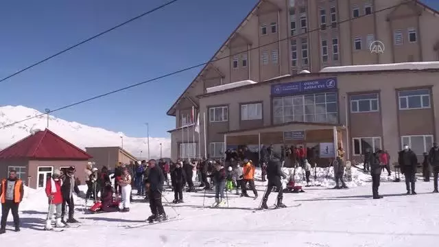 Kayak sezonu açıldı Kayak sezonu açıldı