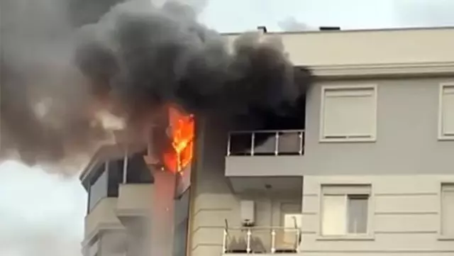 Kiracı 'Allah belanızı versin' yazılı not bırakıp evini yaktı, binayı dumanlar sardı Kiracı 'Allah belanızı versin' yazılı not bırakıp evini yaktı, binayı dumanlar sardı