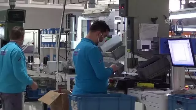 KOCAELİ -Bakan Varank, 'Türkiye'nin tek yerli ve milli emniyet kemeri üreticisi'ni ziyaret etti (2) KOCAELİ -Bakan Varank, 'Türkiye'nin tek yerli ve milli emniyet kemeri üreticisi'ni ziyaret etti (2)