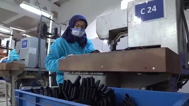 KOCAELİ -Bakan Varank, 'Türkiye'nin tek yerli ve milli emniyet kemeri üreticisi'ni ziyaret etti (2) KOCAELİ -Bakan Varank, 'Türkiye'nin tek yerli ve milli emniyet kemeri üreticisi'ni ziyaret etti (2)