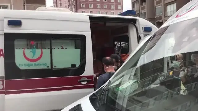 Komşular arasında çıkan kavgada 4 kişi bıçakla yaralandı Komşular arasında çıkan kavgada 4 kişi bıçakla yaralandı