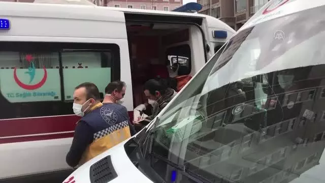 Komşular arasında çıkan kavgada 4 kişi bıçakla yaralandı Komşular arasında çıkan kavgada 4 kişi bıçakla yaralandı