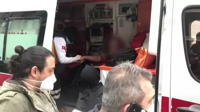Komşular arasında çıkan kavgada 4 kişi bıçakla yaralandı Komşular arasında çıkan kavgada 4 kişi bıçakla yaralandı