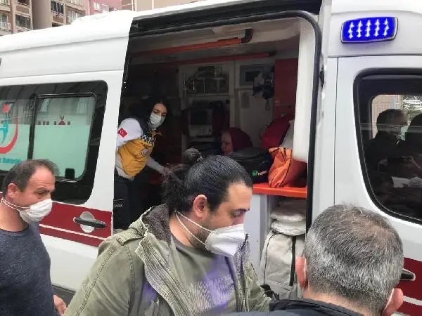 Komşular arasındaki 'bebek sesi' tartışması bıçaklı kavgaya dönüştü: 4 yaralı Komşular arasındaki 'bebek sesi' tartışması bıçaklı kavgaya dönüştü: 4 yaralı