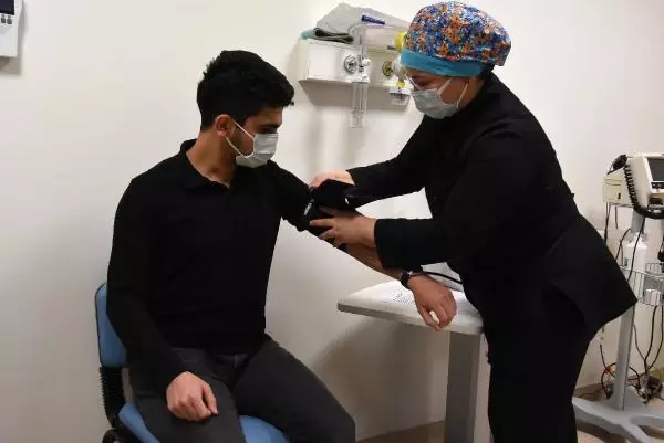 Koronavirüsü atlatanların en sık şikayeti solunum yetmezliği ve eklem ağrısı Koronavirüsü atlatanların en sık şikayeti solunum yetmezliği ve eklem ağrısı