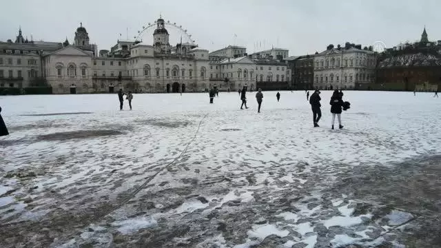Londra'da kar yağışı Londra'da kar yağışı