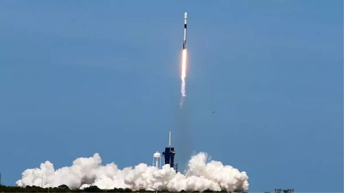 SpaceX uzaya tek seferde 143 uydu fırlattı