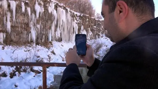 Su samurları Erciş'te cep telefonu kamerasına yansıdı Su samurları Erciş'te cep telefonu kamerasına yansıdı