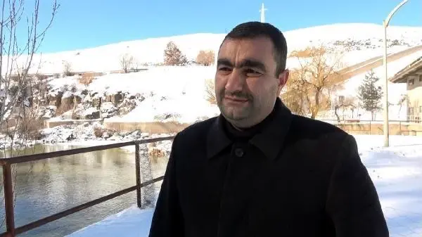 Su samurları Erciş'te cep telefonu kamerasına yansıdı Su samurları Erciş'te cep telefonu kamerasına yansıdı