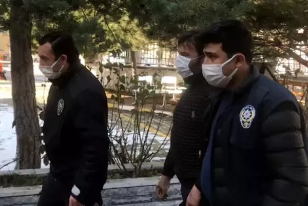 Son dakika haber! Trafikte ölümlü kavgaya karışan genç tutuklandı, babası serbest Son dakika haber! Trafikte ölümlü kavgaya karışan genç tutuklandı, babası serbest
