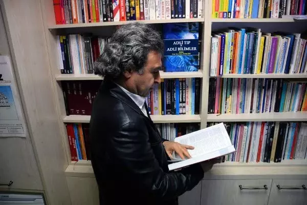 Türkiye'nin ilk 'C-S-I' kitabı yayınlandı; 95 ilginç adli olay yer alıyor Türkiye'nin ilk 'C-S-I' kitabı yayınlandı; 95 ilginç adli olay yer alıyor