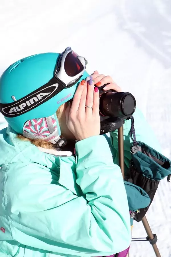 Ukraynalı turistten Palandöken'de bavul ile snowboard Ukraynalı turistten Palandöken'de bavul ile snowboard