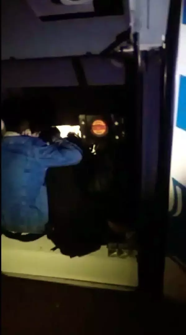 Son dakika haber! Yolcu otobüsünde balık istifi göçmen kaçaklığı Son dakika haber! Yolcu otobüsünde balık istifi göçmen kaçaklığı